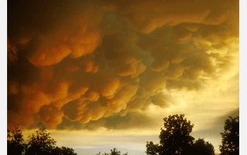 Mammatus clouds