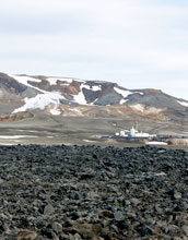 Photo of the drill rig that encountered magma in back of a basalt flow.